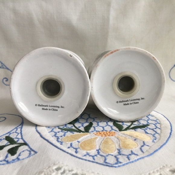 Beautiful Set of Salt&Pepper Shaker by Hallmark - Picture 4 of 5